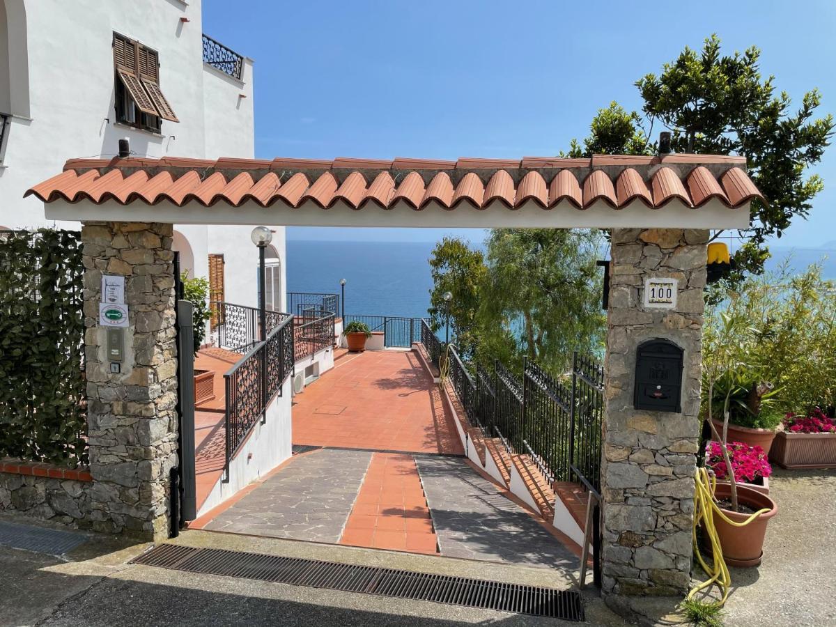Sotto Le Stelle ...Il Mare Hotel Pietra Ligure Bagian luar foto