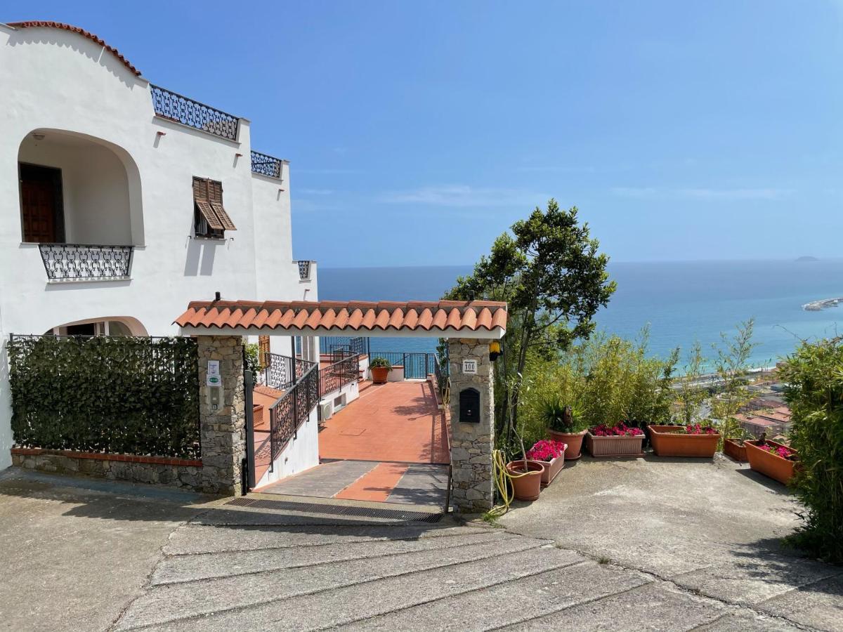 Sotto Le Stelle ...Il Mare Hotel Pietra Ligure Bagian luar foto