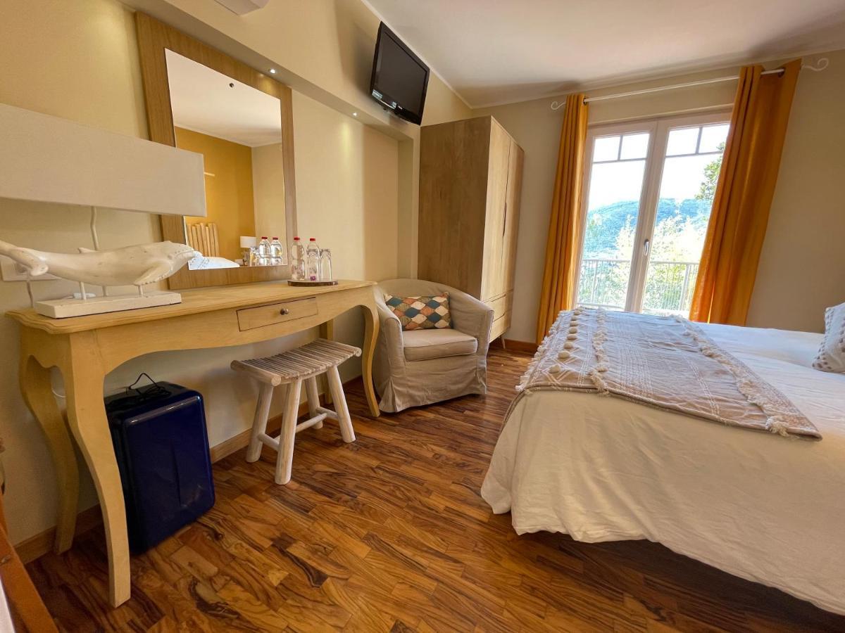 Sotto Le Stelle ...Il Mare Hotel Pietra Ligure Bagian luar foto