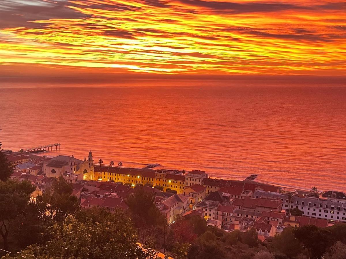 Sotto Le Stelle ...Il Mare Hotel Pietra Ligure Bagian luar foto