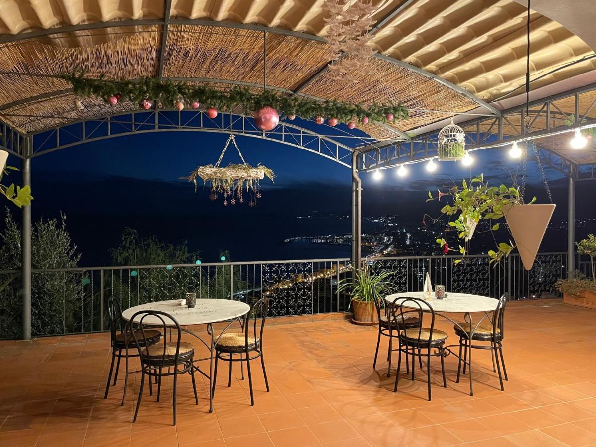 Sotto Le Stelle ...Il Mare Hotel Pietra Ligure Bagian luar foto